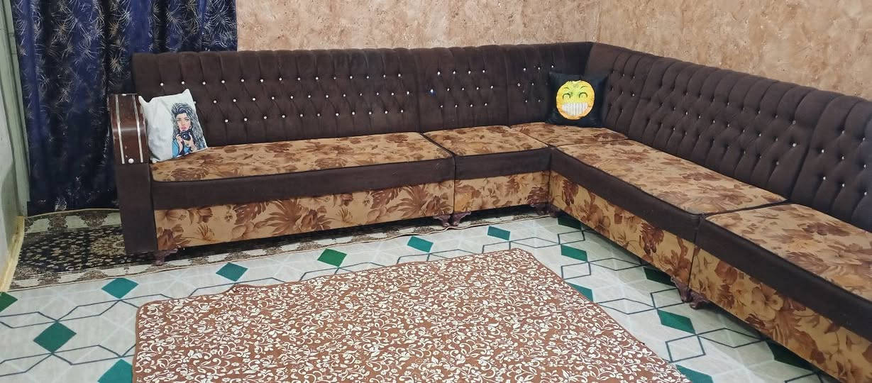 ديوان 10مقاعد نضيف كلش اي ضررمابي وياه مفارش سعره 175يوجد توصيل داخل كربلاء ***********
