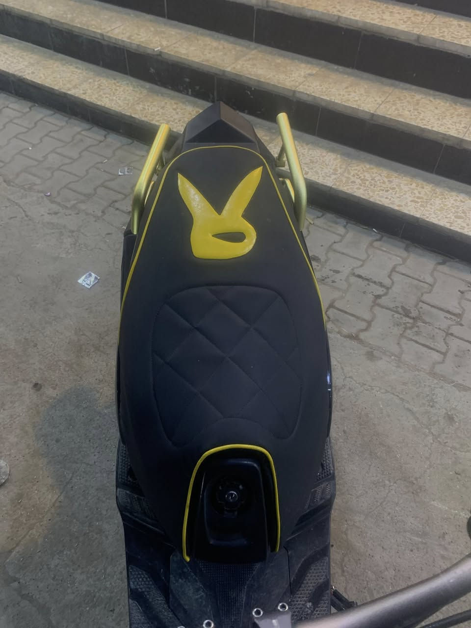 جبلي 2014 58ونص بيها هواي غراض كلجات رياضي يدات وستيرن وقبق فلاوين قبضات كلهن رياضي وكشن  وبيها وجه بومه  وجاملغ كاربون ومنضومه زنون وبيها بك لايت وحده ب٧٥ نقصها بس جعجه مال صلنصه والدسك مال البريك الأمامي بس يرادله دهن مكاني بغداد الاعظمية


**إذا كنت صاحب هذا الإعلان وتريد حذفه لأي سبب، رجاءا أرسل رسالة إلى الدعم الفني**