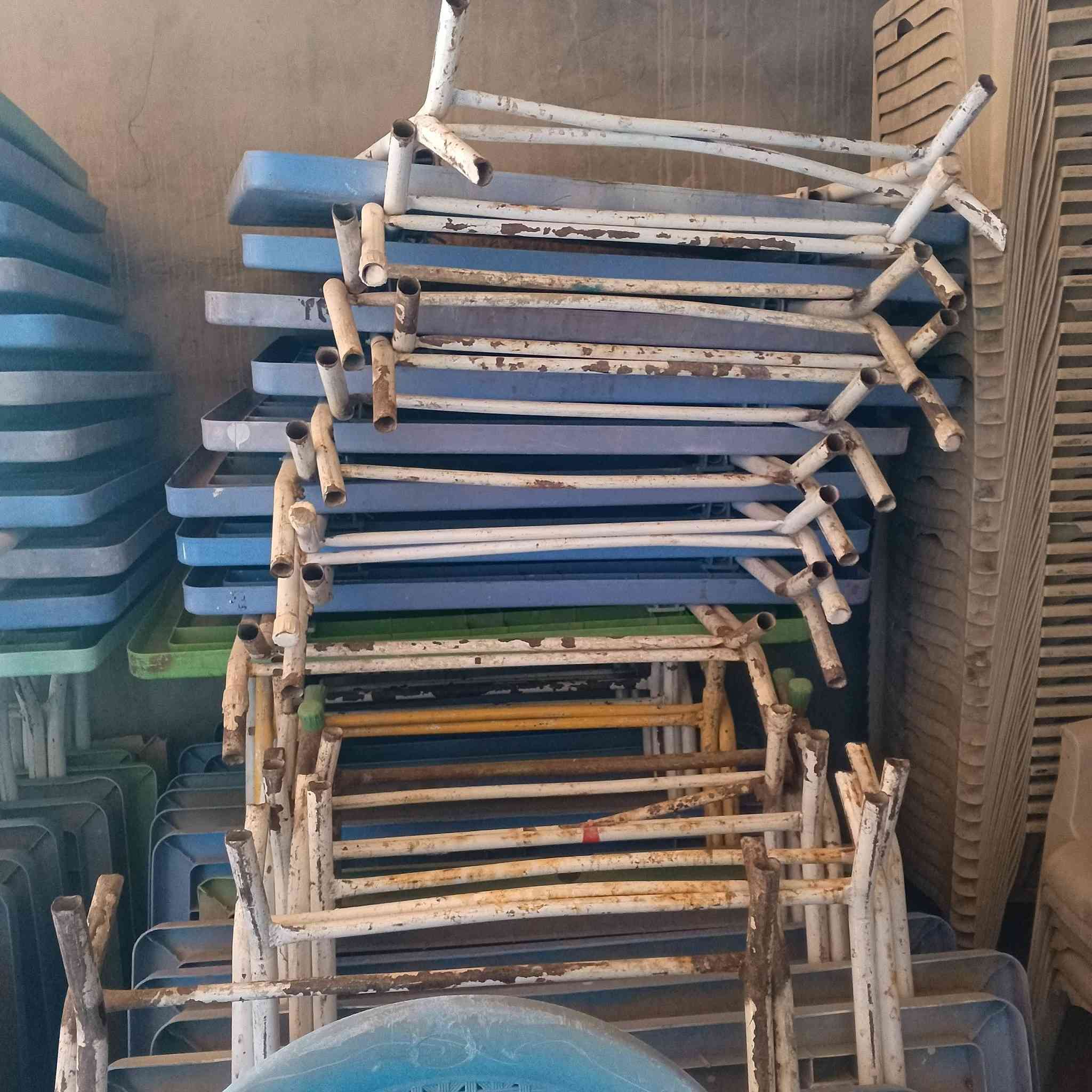 كراسي عدد 200و75ميز
***********
