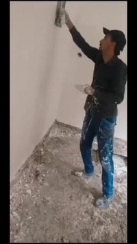 احد خلافات الحي كان يشتغل خارج  الحي بالشركات والدوائر  وهسه رجع للحي ...