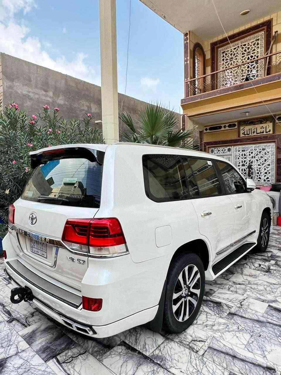 لاندكروز مديل 2017 كفاله عامه ما عده جاملغ الأمامي امقسم مكينه كير شرط كفاله 8 استندر تخم تاير حداده تبريد جاهزه سياره رقم بصره الجديد سنويه جديده سياره فول موصفات ساز كشنات جلد كهربائي مرايات شفط سياره جاهزه جديده كلش  سعر 425 ماشيه 96 مكان سياره البصره المدينه شراي يتصل *********** البصرة, العراق
