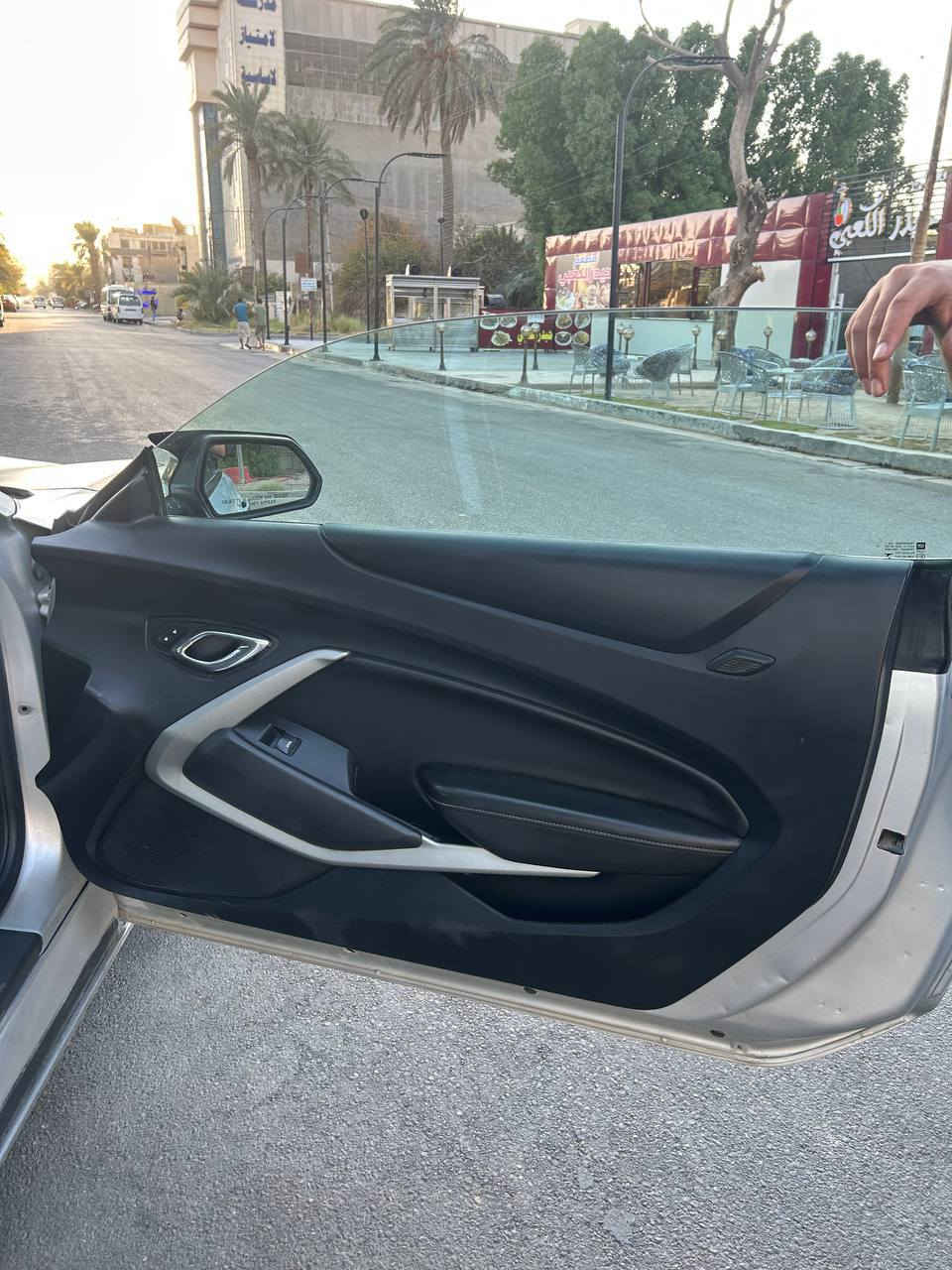 السلام عليكم 
كمارو 2017.        Rs
نسخه ال (Fifty).
ستة سلندر            3600
حادثهة جاملغين و بنيد و بيهة بارد في جاملغ الخلفي 
لا لغود و لا شواصي 
تحكمات ستيرن 
شفتات لون احمر 
شاشة كامرة 
بصمة 
+ بصمه ابواب 
سايد بريك بصمة 
ثلاث انضمة قيادة 
شادلها سبايدر كلش حلو
كفرات مري جانبيه باتمان اسود
حلوگ صالنصه 
داخلها كلش كلش نظيف ومملعوب بي عالبلادي 
ويل حجم  18 
تبريدهة ثلج
رقم اربيل ورقمهة حلو  شبه مميز
باسمي تحويل ثاني يوم 
ماشية 64 الف مايل 
سعرهة 110 وبيهة مجال 
مكان السياره بغداد - الكرادة 
أتصل وتدلل 
***********
