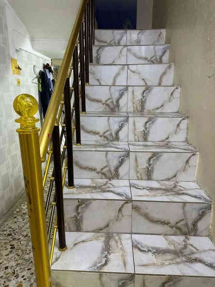 السلام عليكم بيت ركن للبيع في الامين الثانيه نواب الضباط فرع مجاور لحوم الامير مساحه 130 م طابقين الواجهه 6 ونص والنزال 20 
للاستفسار ***********
***********
