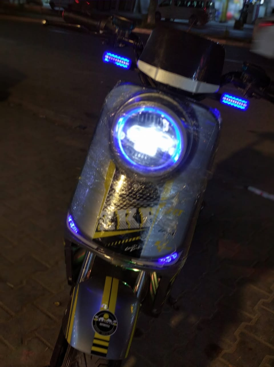 🚨🔥 فرصة نارية ما تتكرر – دراجة كهربائية R11 بحالة ممتازة جداً 🔥🚨
إذا تدور دراجة قوية، عملية، وشكلها يخبل… وقف هنا!
هاي R11 المثالية جاهزة تمشي بيها اليوم قبل باچر 💪⚡
✨ تصميم عصري يخطف الأنظار
⚡ بطارية قوية وأداء ثابت بدون مشاكل
💺 سواقة مريحة وثبات عالي بالشارع
🔋 اقتصادية وتخدمك يومياً بدون تعب
💣💣 السعر تفجير: 350$ فقط 💣💣
إي نعم 350 وبس! أقل من السوق وبفارق واضح
📸 الصور متوفرة للجادين فقط
📲 مراسلة واتساب مباشرة: ***********
⏳ أول مراسل إله الأولوية… لا تضيعها وتندم بعدين 🔥
