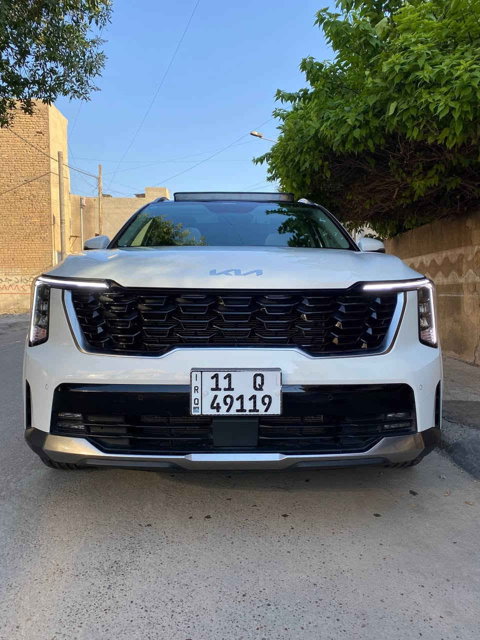 سلام عليكم للبيع كيا سورنتو فول مواصفات اخت الزيرو جديدةة
#وارد_خليجي 
#موديل_2024
#محرك_6_سلندر
#المواصفات فول ما عدى الدفع الرباعي
#ماشية_14 و قابلة للزيادة اخت الزيروو
#الرقم_بغداد باسمي تحويل ثاني يوم
#الضرر السيارة مكفولة كفالة عاااااامة مكفولة من ( صبغ - بارد - تبديل - حالوب - رصعات ) مكفولة من الدعامية للدعامية 

                             ((((((المواصفات))))))

1- بانوراما 
2- بصمة 
3- باب خلفية كهرباء
4- الكشنات الامامية كهرباء 
5- ديجيتال
6- شاحن موبايل لاسلكي
7- بردات خلفية
8- 7 راكب 
9- تبريد 3 قطع 
10- كير ماوس
11- اشاير بالمري الجانبية 
12- نظام ترحيب
13- كمبيوتر تحديد عطل 
14- شاشة متصلة 
15- كامرة خلفية 
16- داتا شو 
17- حساس امامي 
18- هاند بريك بصمة
19- فول تحكمات استيرن
20- شفتات استيرن 
21- نظام AUTO HOLD 
22- نظام منحضرات
23- نظام ECO 
24- نظام SMART 
25- نظام SPORT 
26- كمبيوتر تحديد عطل 
27- كروس سرعة 
28- انارة داخلية 
29- لد نهاري
30- تشغيل عن بعد 
السيارة بعدها على وضع الشركة
السيارة جديدة و نضيفة بمعنى الكلمة و بالواقع احلى و اجمل بكثير من الصور كاملة مكملة من كل النواحي ما بيها نقص برغي السيارة باسمي تحويل ثاني يوم سعر السيارة 294 و بيها مجال بسيط الاتصال على الرقم *********** او *********** المكان 
بغداد - الدورة - شارع 60
