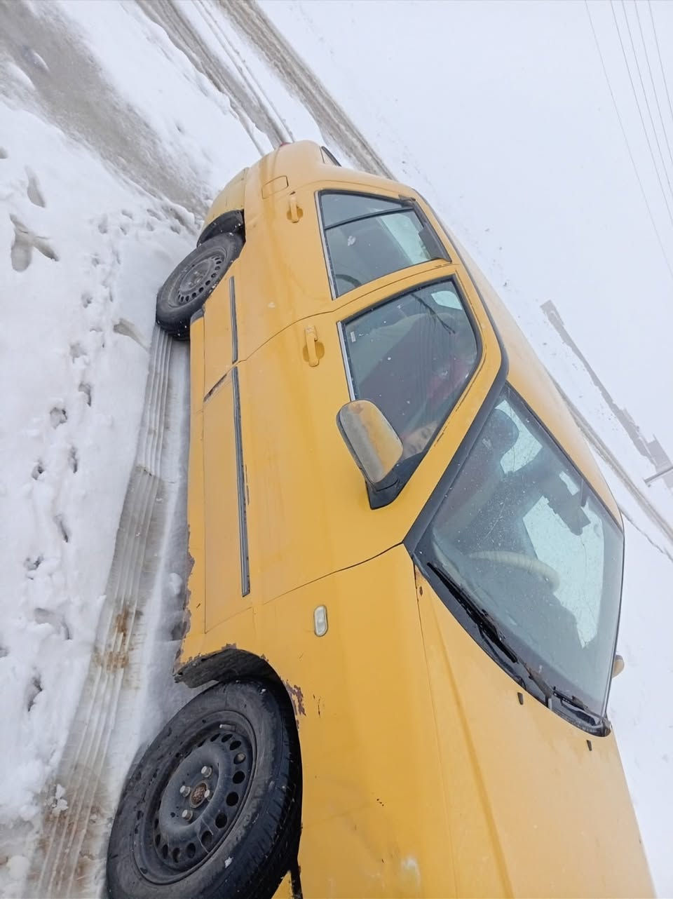 كوين للبيع محوره كير ومكينه استره مديل الفين كير ومكينه شرط طخم تاير جديد وايرمنيه كلها شغاله وسياره كدام العين الما شراي لايتعبني رقم بغداد مشروع وطني يعني تحويلها بل موصل السعر 22 رقم الهاتف ***********
