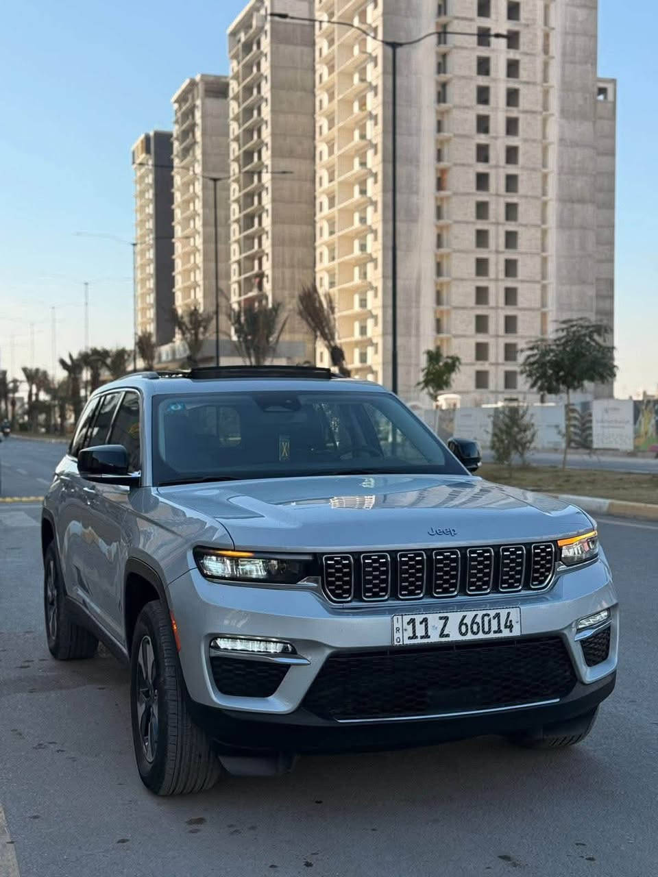 السلام عليكم
جيب كرانـد شيروكي 4XE 2023
جديدة بمعنى الكلمةة
حجم المكينة : 2000 تيربو + هايبرد + شحن منزلي 375  حصان 
اللون .. سلفر
الضرر : (بدون ايرباك) طخة بلجاملغ الامامي وباب خلفي وباب الي بصف السايق مصبوغ اثر شخط 
٣ شاشات 
ماشية : 35 كيلو يعني بلميل تطلع 22    

فول مواصفات 1/1

1. بنوراما فتحتين 
2. بصمة تشغيل وابواب 
3. تشغيل عن بعد
4. حساس ورادار خلفي
5. كشنات جلد
6. كشن السايق خزن ميموري
7. كشنات كهرباء
8. صندوق كهرباء
9. حساسات خلفية
10. قطع تبريد
11. إشاير بالمري
12. رادار أمامي
13. رادارات 360 درجة 
14. ثلاث وضعيات قيادة
15.شاشات راكب وسايق 
16. كير ماوس
17. نظام منحدرات
18. هيتـرات بالكشنات
19. ويل كب كروم
20. لايتات لد
21. بكلايت لد
22. كشافات
23. بصمة أبواب وتشغيل وصندوك
وبعد هواي مواصفات 

مكانهة بغداد تحويل ثاني يوم 
مكانهة بغداد حي الجامعه
*********** متواجد خاص واتساب
