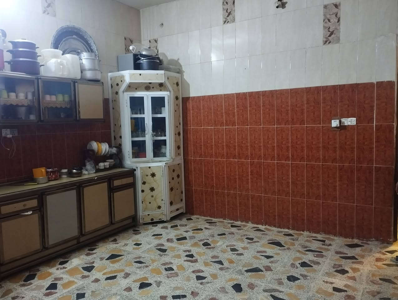 لبيع نصف دونم مع بيت بناء 200 طابقين مع مشتمل 100  زراعي سند 25 الماجديه قرب سيد جميل على الشارع ***********
