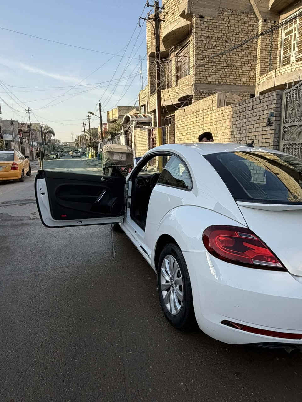 السلام عليكم
للبيع بيتل موديل 2019 وارد امريكي
رقم بغداد مشروع وطني 
لون ابيض 
مواصفات السياره:
محرك 2000 تيربو
شاشة + كامره قلابه
كشنات مخمل 
رادارات جانبيه
اشاير مري
كير +محرك كفاله 
صدر امامي خلفي جاهز 
حادث السياره: 
جاملغ و بنيد و باب السايق مفتوح و مشدود نفسه بس بالسونار يقره تبديل لان مفتوح ومشدود 
السونار مرفق بالمنشور 
 السعر 119 وبيه مجال 
مكان السياره بغداد 
للاستفسار *********** مكلف بلنشر تصال على رقم
