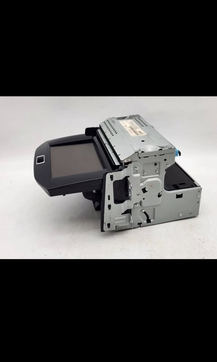 شاشة بلادية وكامل للبيع ماليبو اصلية مال سيارة نضيفة جدا مكاني بغداد سعرها 125 الف ***********
