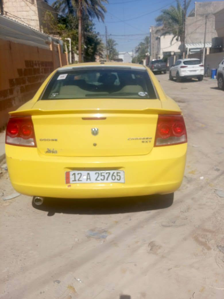 السلام عليكم للبيع دوج جارجر 2010 
السياره جاهزه من كلشي 
 صدر جديد 
تبريد ثلج 
نخم تأير 
 السياره حلو ونضيفه تحويل ثاني يوم  
كير محرك شرط السعر 87 وبيه مجال 
السياره مكانه صلاح الدين سامره 
مكلف بنشر ***********
