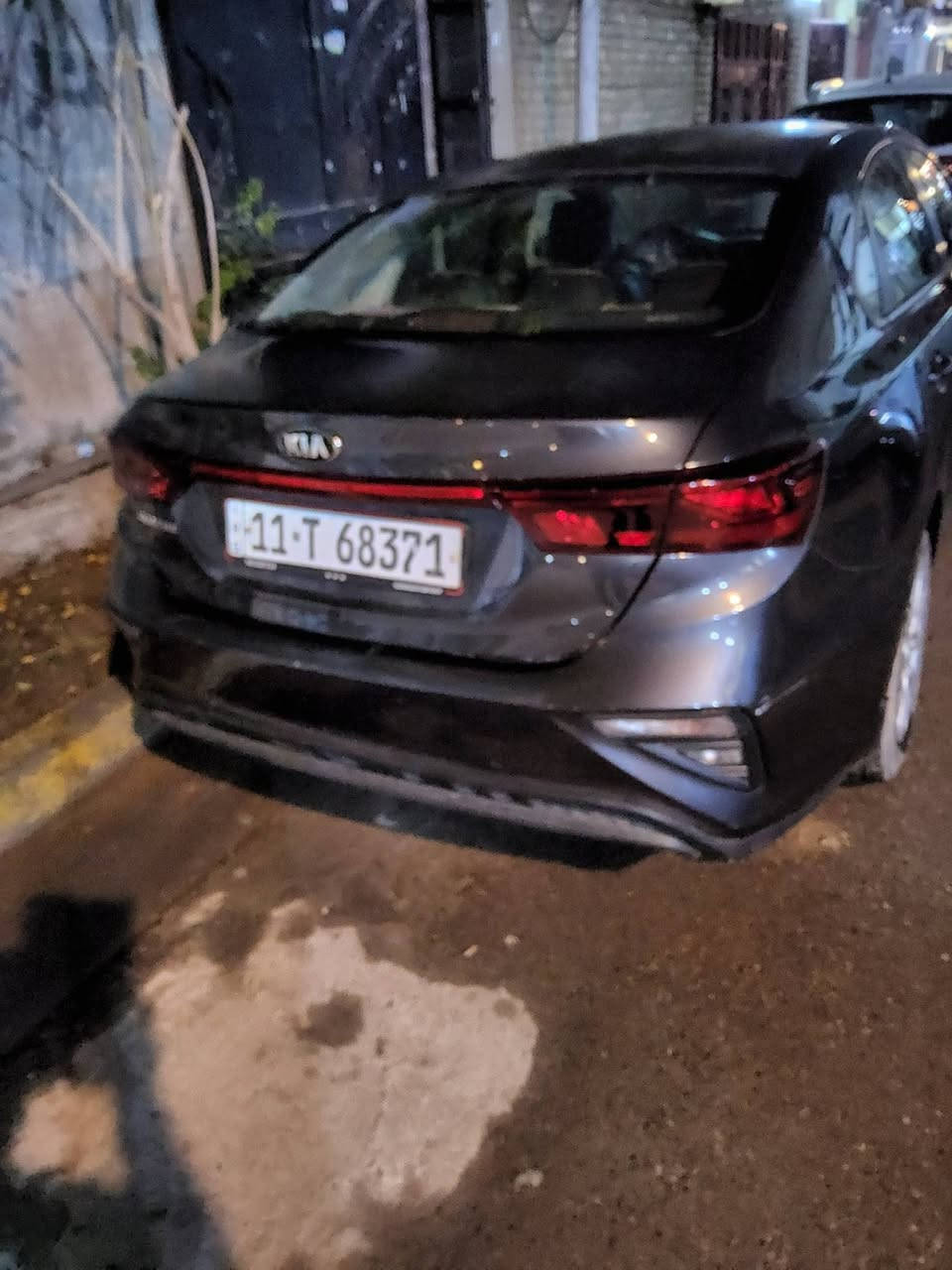 سيراتو 19 لا صبغ ولا ضربة بيها بارد بالباب والجاملغ وبيها طختين مامصلحات بالباب على گد شبر  والقمارة بيها جراد السعر 135 بغداد الحرية وااساب *********** ماشية حدود ال60 الف
