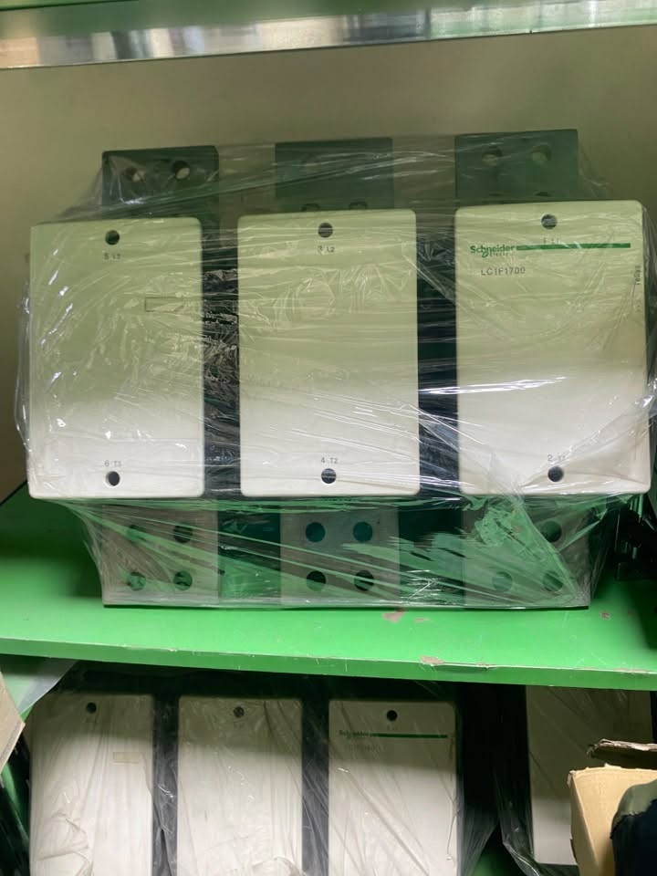 **🔥 وصل حديثاً 🔥**
**كونتكترات + قواطع Schneider / ABB**  
**جميع الأحجام متوفرة من 100 أمبير إلى 3200 أمبير**

✅ **بضاعة أصلية - منشأ فرنسي**  
✅ **ضمان سنة كاملة**  
✅ **أسعار جملة خاصة لأصحاب المحلات والمشاريع**  

**المتوفر حالياً:**  
- كونتكتر Schneider TeSys  
- قواطع MCCB - ACB Schneider + ABB  
- قدرات: 100A - 125A - 160A - 250A - 400A - 630A - 800A - 1000A - 1250A - 1600A - 2000A - 2500A - 3200A  
- كويل 220V / 380V حسب الطلب

**الكميات محدودة والأسعار تنافسية جداً**  
للحجز والاستفسار:  
📞 [رقمك]  
📍 [عنوانك]  
الاتصال *********** واتساب 
🚚 يوجد توصيل لجميع المحافظات
ا
#كهربائيات #قواطع_كهرباء #شنايدر #ABB #كونتكتر #مشاريع_كهربائية #أسعار جمله
