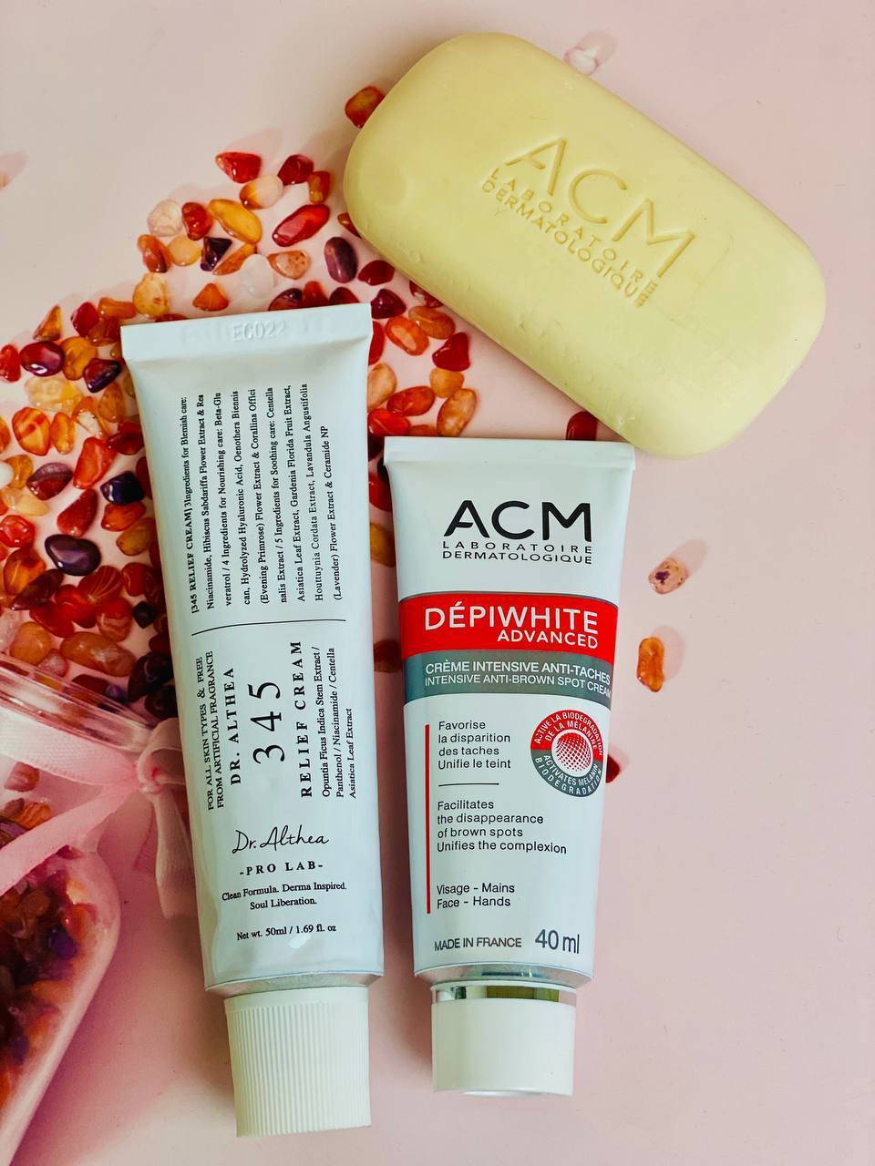 💖  عرض التفتيح والتبييض المتكامل 💖
إذا تعانين من البقع الداكنة، التصبغات، آثار الحبوب أو الاسمرار الناتج عن الشمس... 

1- كريم ACM Depiwhite Advanced للتصبغات والتفتيح
كريم علاجي مميز يساعد على تقليل ظهور البقع البنية والكلف والنمش بشكل تدريجي، ويوحد لون البشرة ويمنحها إشراقة طبيعية ✨
يتميز بتركيبته الطبية الآمنة المناسبة للوجه واليدين ويعطي نتائج واضحة مع الاستمرار 💖

2- صابونة ACM للتفتيح والتنظيف العميق
صابونة لطيفة تنظف البشرة من الشوائب والدهون وتساعد على تفتيح تدريجي مع الاستخدام اليومي 🤍
تترك البشرة ناعمة وصافية وتجهزها لامتصاص الكريم بشكل أفضل 🌿

3- كريم Dr.Althea 345 Relief Cream للترطيب والتهدئة
كريم مرطب قوي يساعد على تهدئة البشرة وتقليل الاحمرار، ويعطي ترطيب عميق ولمعة صحية ✨
مثالي بعد استخدام منتجات التفتيح حتى تبقى البشرة مرتاحة وناعمة بدون جفاف 💖
سعر العرض ٢٥الف 
🚘يوجد خدمة توصيل لجميع محافظات العراق ٥ الاف🚘


**إذا كنت صاحب هذا الإعلان وتريد حذفه لأي سبب، رجاءا أرسل رسالة إلى الدعم الفني**