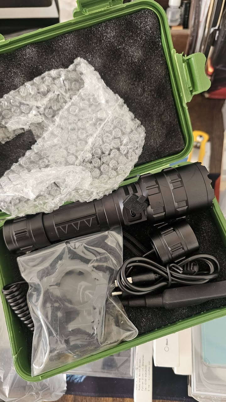 لايت حديد شحن 
+ ليزر 
متوفر توصيل


**إذا كنت صاحب هذا الإعلان وتريد حذفه لأي سبب، رجاءا أرسل رسالة إلى الدعم الفني**