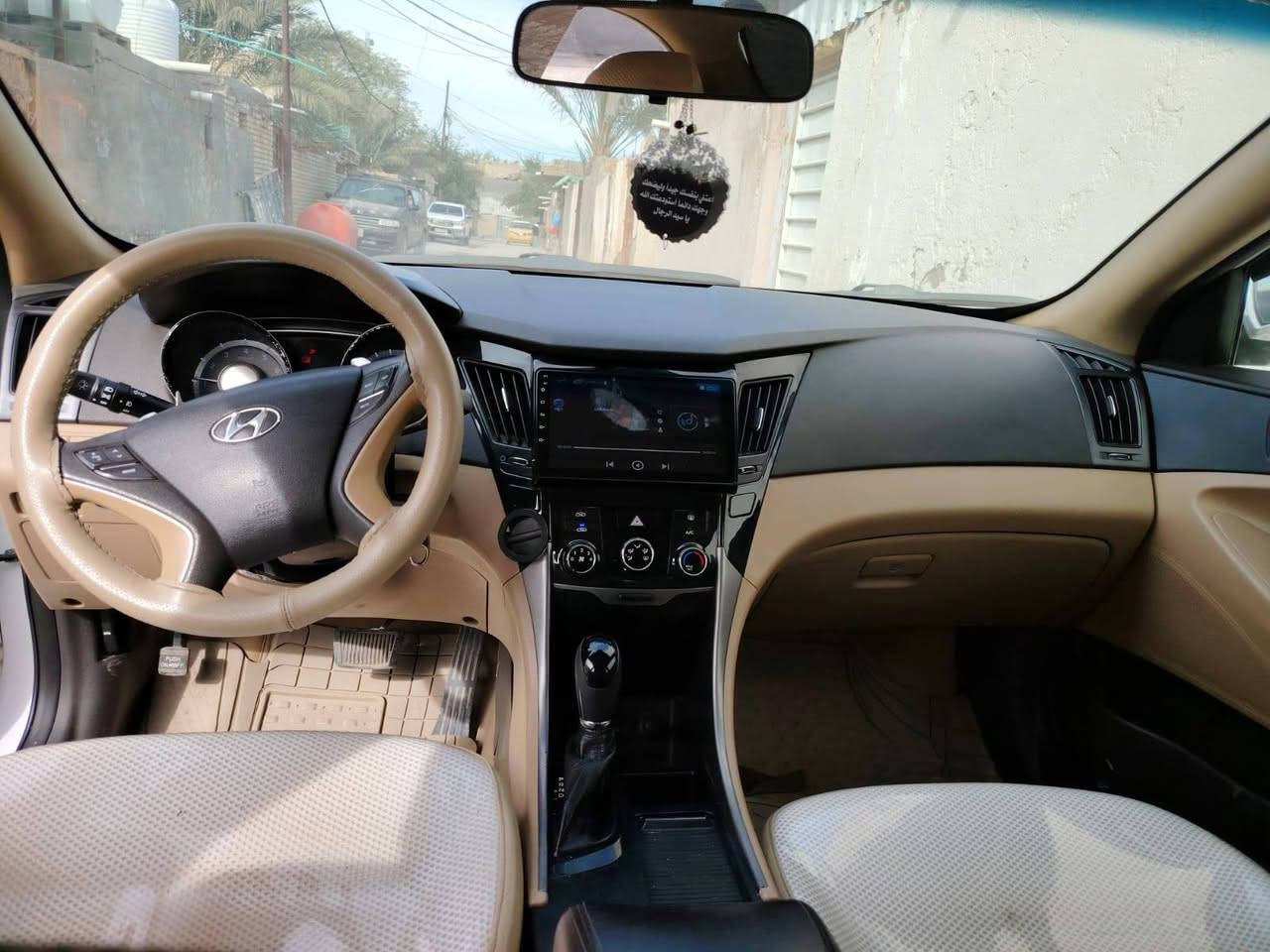 السلام عليكم سوناتا 14 خليجي كفاله عامه ستخدام شخصي سياره حيل جديده ماشيه 140 رقم بغداد بسمي دولي مكفوله من كلشي  مكينه 2400 دوش مامفتوحه مكفوله ثلاث انضمة قياده شفتات وعادي وأيكو تقليل وقود كشن كهربائي تبريد قطعتين كامره حساسات بلادي وكامرة حوادث حديثه خلفي وأمامي مري قلاب شفط سبير ما نازل
مكاني سماوه مركز المدينه نعتذر عل خاص 0780 3694698
