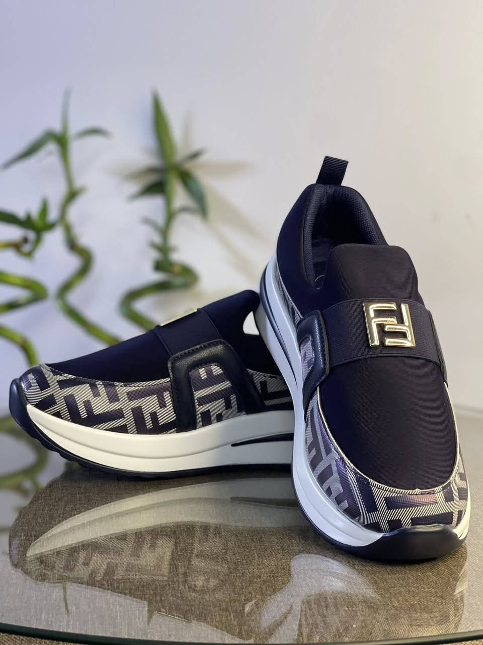 السلام عليكم
يتوفر جميع المديلات 

(جمله +مفرد) 

موديلات نسائية 

قياسات من (37الى43)

رقم الهاتف (***********)

متوفر خاص
