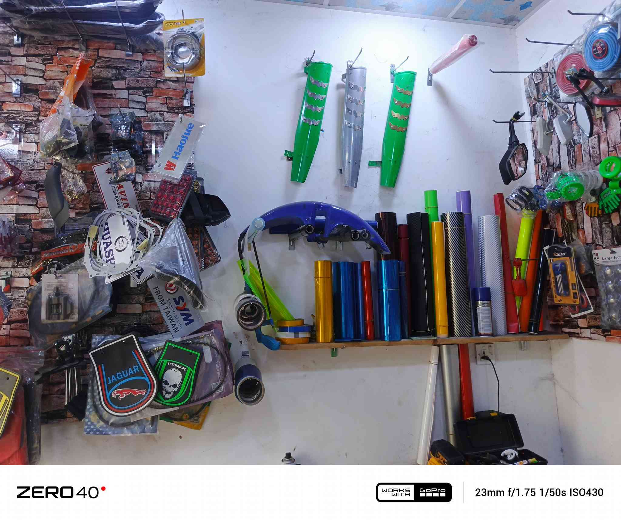 محل كماليات دراجات ناريه للبيع كامل مكمل من كلشي  الاستفسار ***********
