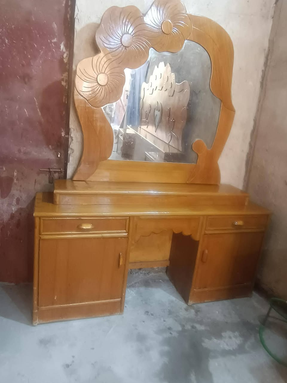 مكلف بلنشر غرفه جدا نظيفه السعر 600وبيها مجال مكانها حله رقم ***********
