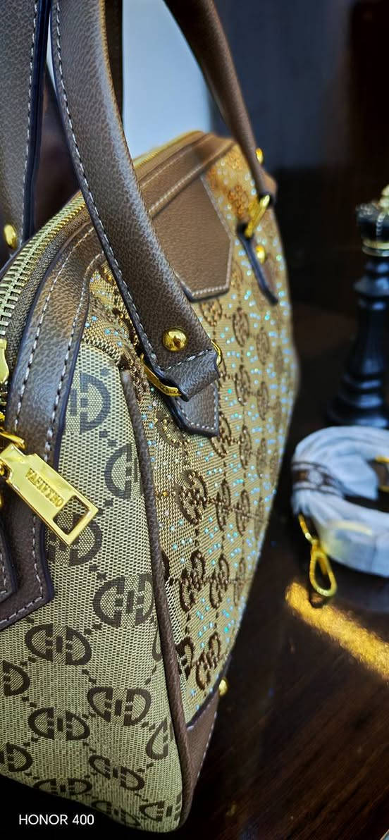 كل قطعة وسعرها اصلي يجنن والسعر هم يجنن🌹


**إذا كنت صاحب هذا الإعلان وتريد حذفه لأي سبب، رجاءا أرسل رسالة إلى الدعم الفني**