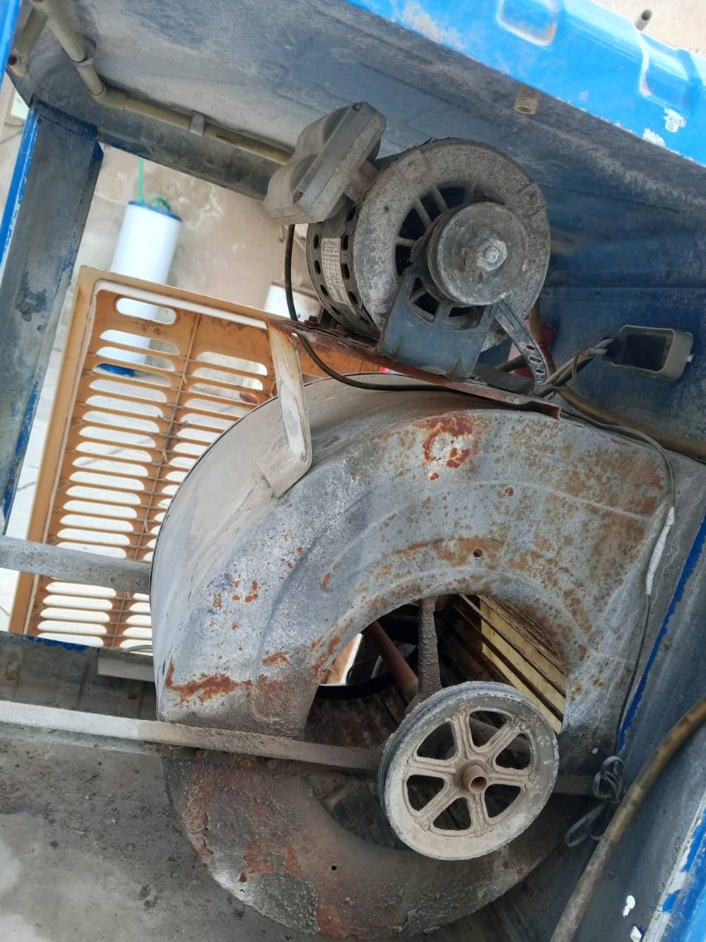 سلام عليكم مبردة جديدة ماطور  شغل وتربامات 2 بوب وياها السعر  75 العنوان بغداد ابي غريب