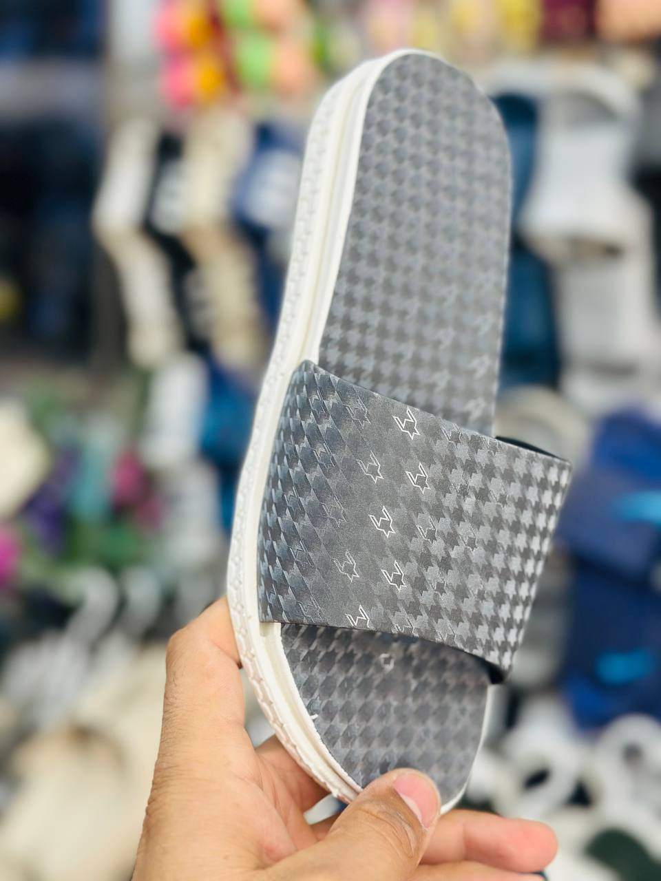 سليبـــــــــر نســــــــائي 
سعـــر الكارتـــــــون بـــــ 48 الــــــــف 
تعبئــــــــة الكارتـــــــون 24 قطــــــعه 
📲 قناتنا الرسمية على التليگرام:
https://t.me/lady_shose
✅ تابع قناة آلَشّـمِــــــسً لَلَجَ ـمِـلَهِ على واتساب:
https://whatsapp.com/channel/0029VaxGBzjEKyZ8HyWSgC03
📞 واتساب الحجز والتواصل:
***********
