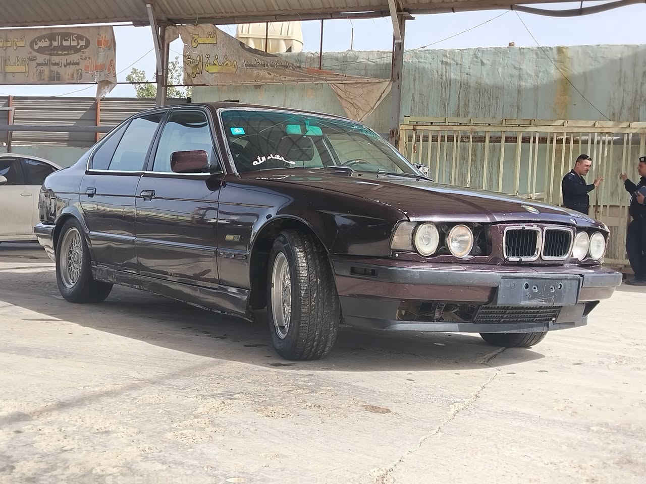 سلام عليكم بي ام ٥٢٥ اصل مال تعمير  مسكر عدل رقم بغداد مشروع سنوية ساقطة موديل ٩٢ مكينة بيهة دخان قليل صبح كير أوتو شرط حدادة وسط بيهة ضربة بل دوسة جوة باب واشوية واصلة ل تكمة مال جامة فقط مكان ديوانية سعر ٢٨ ورقة مجال حك جية  للاتصال ***********  اقرة تفاصيل زين الي ما يشتري اعگب منشورر
.. 
وماموجود بل فيس بس خط
