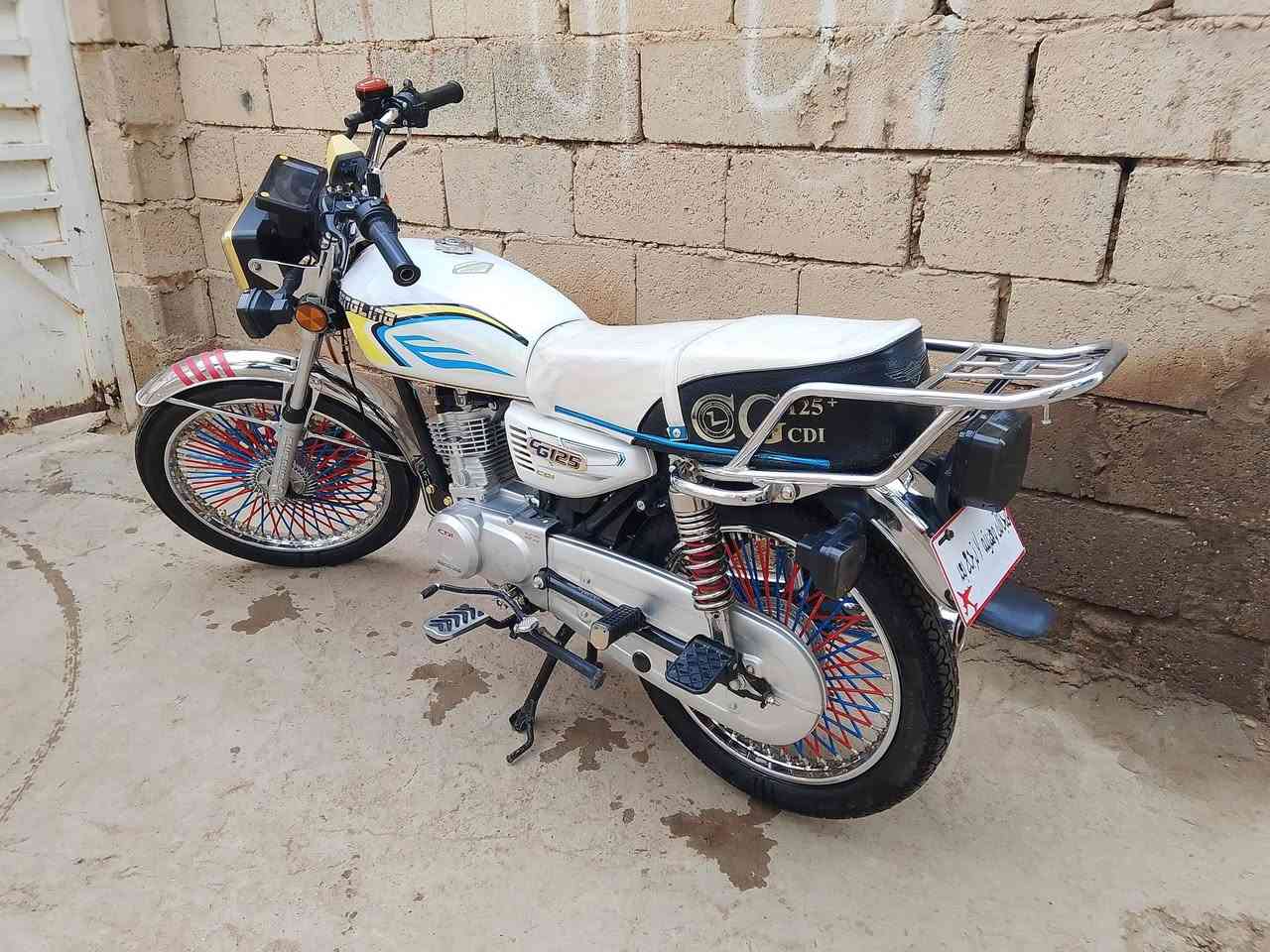 سلام عليكم دراجه لبيع موديل 25دراجه نضيفه وكلشي شغال من  كهربائيات واشاير وشاشه و امبي ثري محرك نضيف سعر 
750 وبيها مجال بسيط حك الجيه مو شراي لا تتصل
*********** مكاني ديالى الخالص حي زهراء
