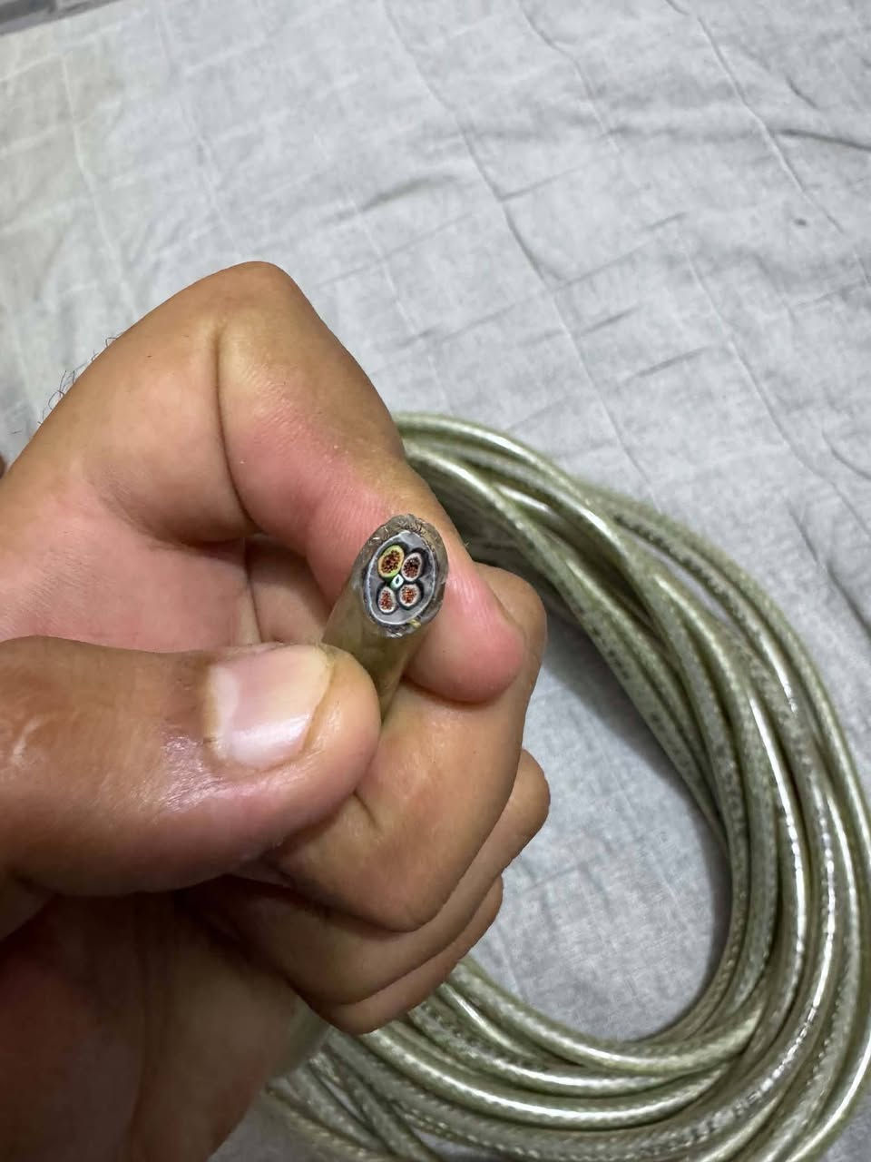وايرات وكيبل اصليات مال شركة والله
للبيع الكيبل المسلح ١٢ متر ونص ب٢٥ الف  والواير الابيض ابو واحد ونص في ثلاثه  ٢١ متر ب٢٥ الف والواير الاسود ابو ثنين ونص حته يتحمل سبلت ١٣ متر ب ١٥ الف للشراي مجال بسيط


**إذا كنت صاحب هذا الإعلان وتريد حذفه لأي سبب، رجاءا أرسل رسالة إلى الدعم الفني**