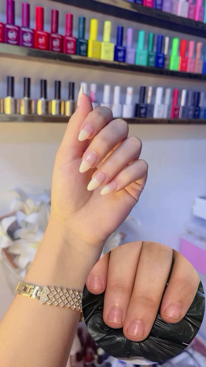 اكرلك 💅 ❤️
العنوان الخاجيه شارع 40 داخل السوق لعصري 🎉 حبايبي اسم مالتنه نونه اكرلك ماعدنه غير فرع
***********
