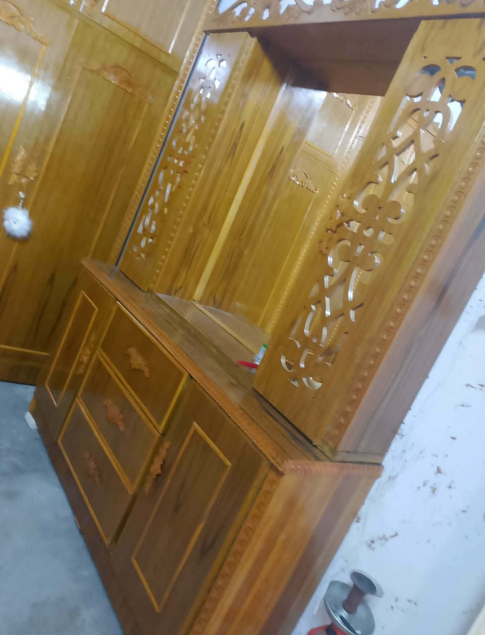 السلام عليكم غرفة خشاب نظيف بس زواية ماموجودة للبيع بسعرها 900وبيها مجال قليل ***********
704587موصل جانب الايمن حي التنك
