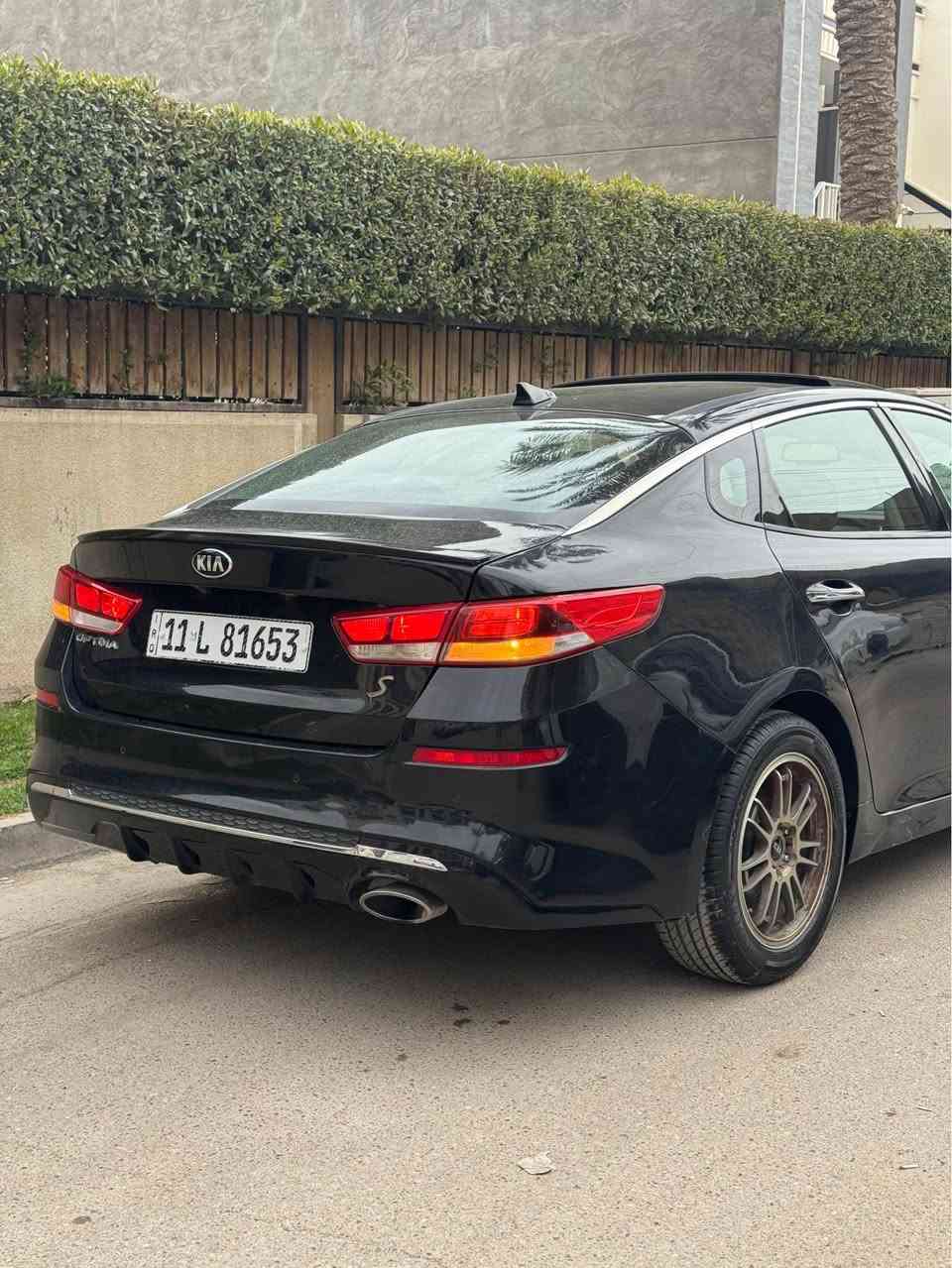 🧿ارخص اوبتما بكل العراق وماكو هيج نضافه بهيج سعر بلاش 127 ورقه وبيه مجال للشراي 
✅كيا اوبتما 2019  وارد امريكي بدون ايرباك فقط برده يعني ايرباك دشبول ودركه مكفول 
✅حادث جاملغ وباب وشويه بالجاملغات الخلفيه بدون دواخل شاصي ولغد وحوض مكفول صور الحادث موجوده عندي 
السياره ماشيه 67 الف 
✅مواصفات السياره 
🔑 محرك 2400 GDi مكفول لاتبخير ولا تنقيص 
🔑بانروما 
🔑شاشه كبيره 
🔑 رادار امامي وجانبي وخلفي
🔑حساسات خلفيه 
🔑مقعد كهرباء السائق
🔑فول تحكم مقود استيرن 
🔑شاشه اعطال
🔑لايتات امامي عدسه وحاجب لد نهاري 
🔑 ثلاث وضعيات قياده 
🔑تبريد منفصل 
🔑اشاير بالمري 
🔑ويلكب سبورت 
السياره عليه ادامه كامله باتري جديد وتخم تاير جديد وعليه ادامة تنظيف غرفة احتراق كامله السياره جاهزه متصرف عليه دينار واحد 
السعر 127 ورقه وبيه مجال للشراي 
السياره رقم دولي جديد شرط التحويل 
مكان السياره بغداد زيونه 
رقم الهاتف : *********** بغداد, العراق
