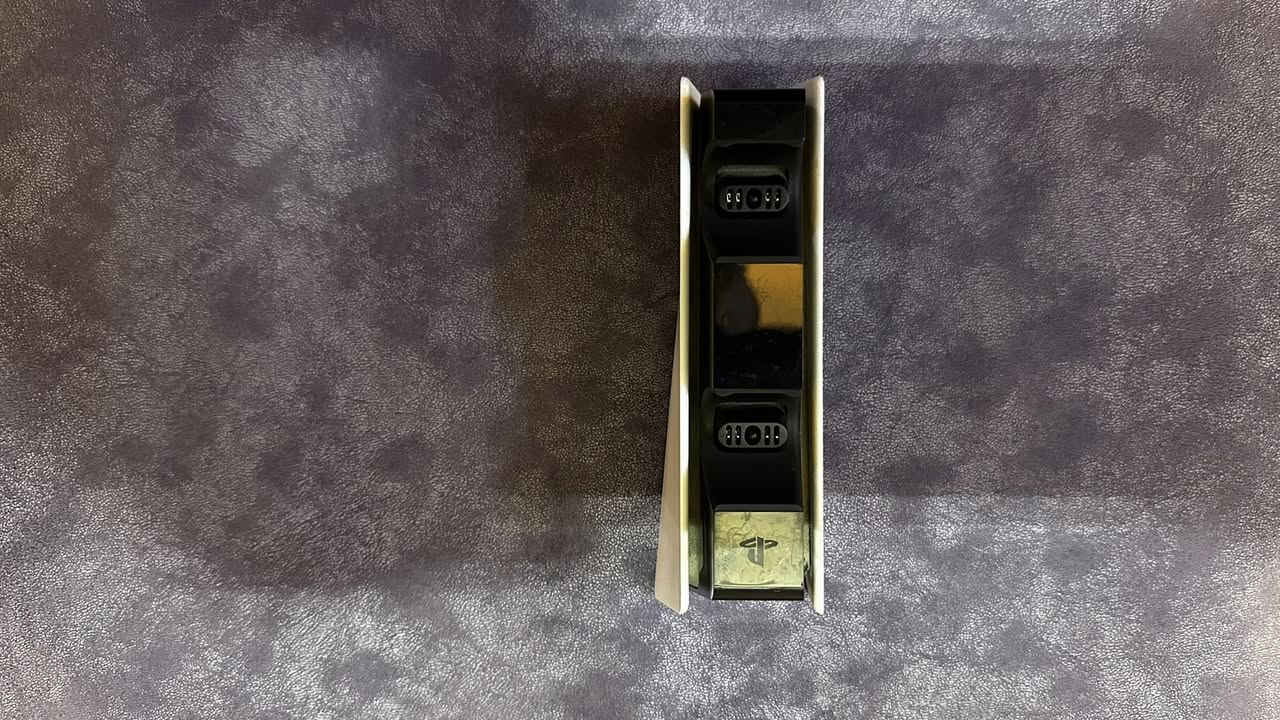 بلي ستيشن 5 للبيع  مع سماعة اصلية وشاحنة وجوستك احترافي السعر 825 الف غير مهكر للاتصال ***********
