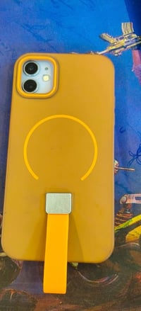 آيفون ١١ • ٦٤ • بطارية ٧١