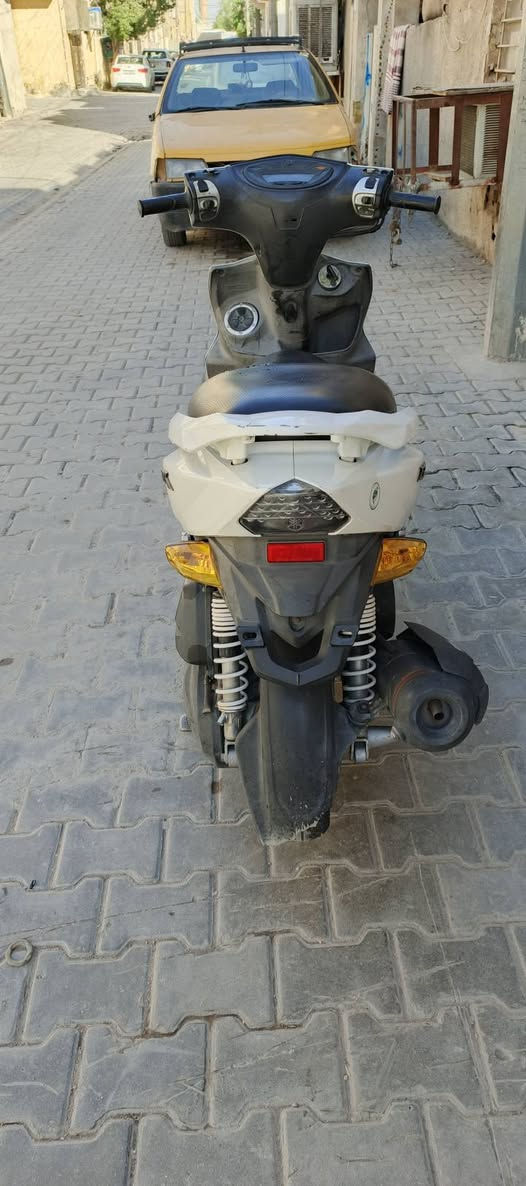 سلام عليكم ورحمه والله وبركاته دراجه جيتي ار نوزل مكينه بلاديه كهربائيات كلها شغاله الدراجه كل نقص مابيها دراجه 80/100 نضيفه أوراقه كامله السعر 1000000 وبيها مجال للطيبين ومكاني بغداد الحريه الرقم ***********
