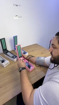 جهاز قياس الضغط • إلكتروني • سماعة طبية