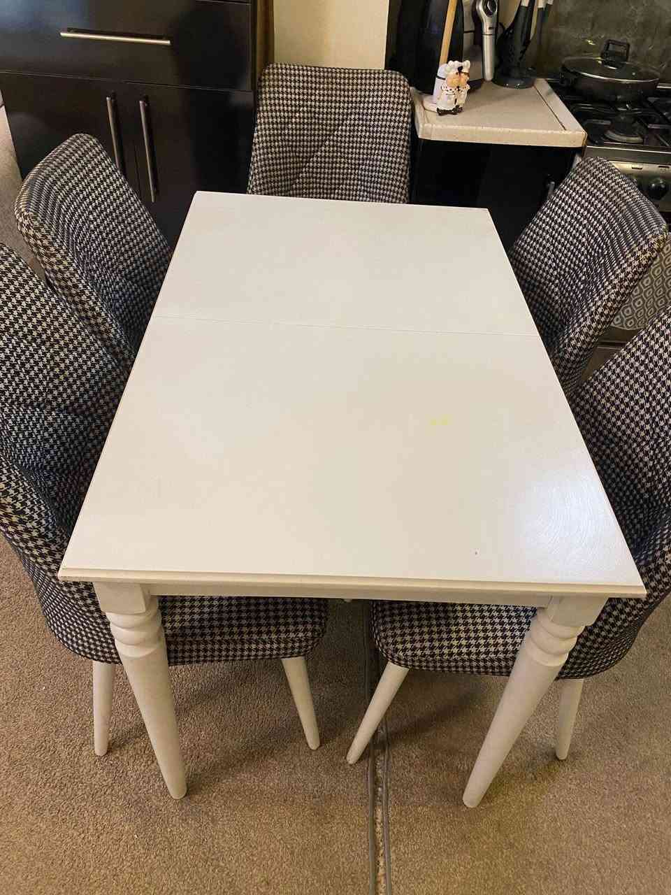 ميز طعام للبيع ويا ٦كراسي يتصغر ويتكبر السعر ١٧٥وبي مجال المكان المنصور


**إذا كنت صاحب هذا الإعلان وتريد حذفه لأي سبب، رجاءا أرسل رسالة إلى الدعم الفني**