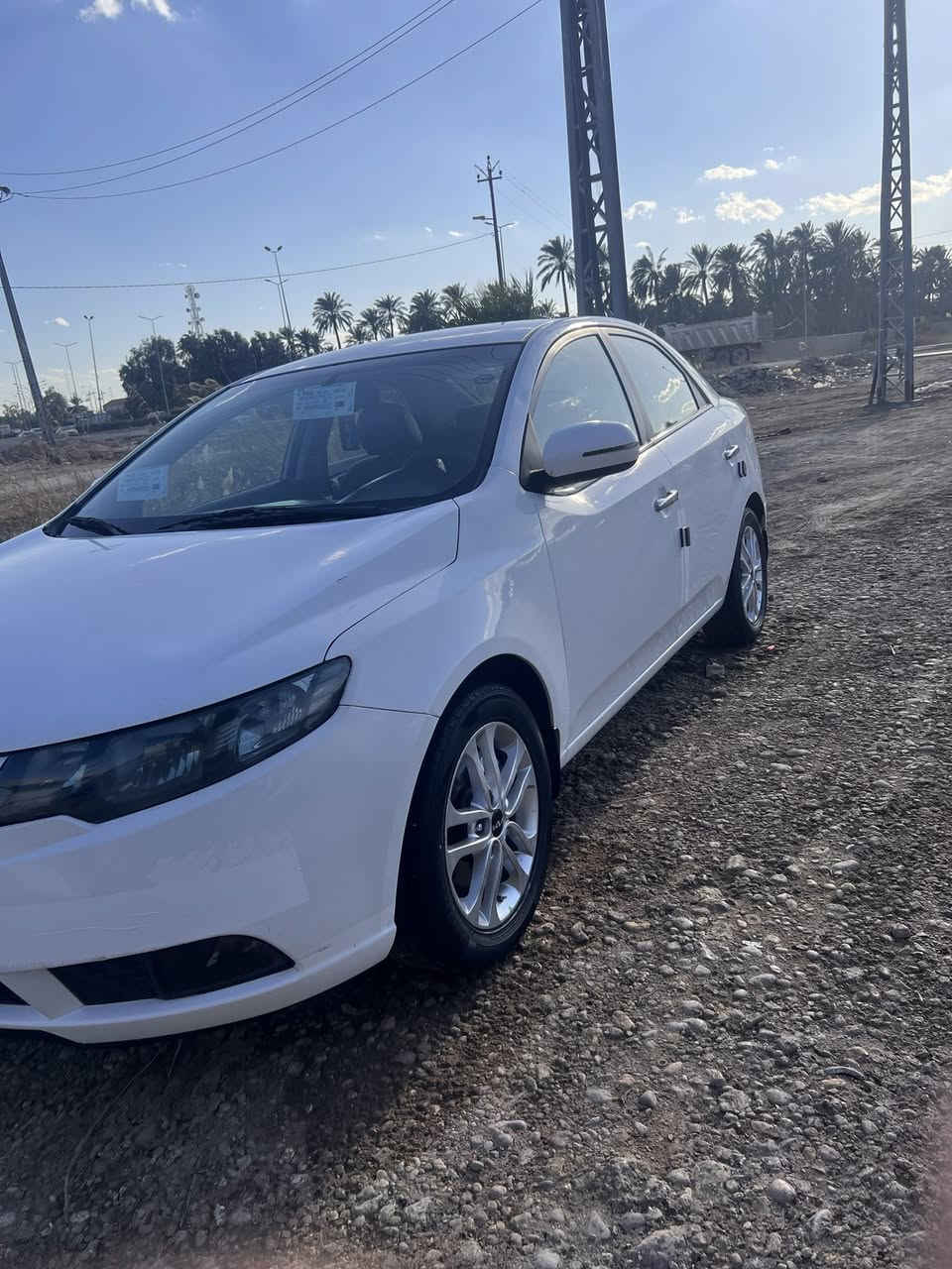 كيا سيراتو 2011 كيرمكينه جديد حداده جديد سنوية ورقم جديد تدفئة تبريد شغال السيارة بيها صبغ قطعتين ونص مكان السيارة واسط الحفريه ***********
