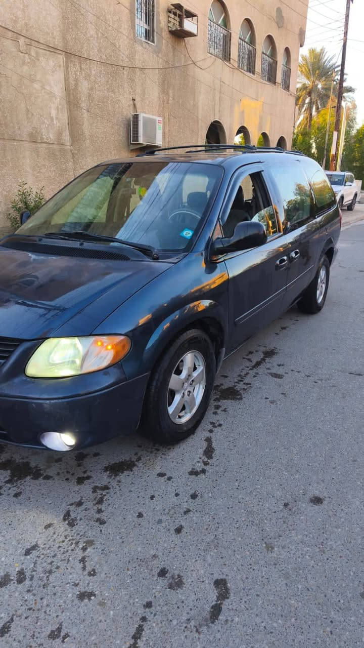 السلام عليكم اخوان 
للبيع دوج كرفان 2007 مواصفاتها 
ابواب كهرباء +الجنطة كهرباء ثلاث قطع تبريد  شغال كشنات بلع خمسة ويل كب الكاعية مغلفة جلد كير محرك حلوات  لاصرف ولاتنقيص رقم  انكليزي السيارة باسمي بيها طخة بالباب السلايد جهة اليمين موضحة بالصوره القمارة والبنيد جارد السيارة موجودة بحي الجهاد  السعر 75 ورقة وبيها مجال للاستفسار الاتصال على الرقم ***********
