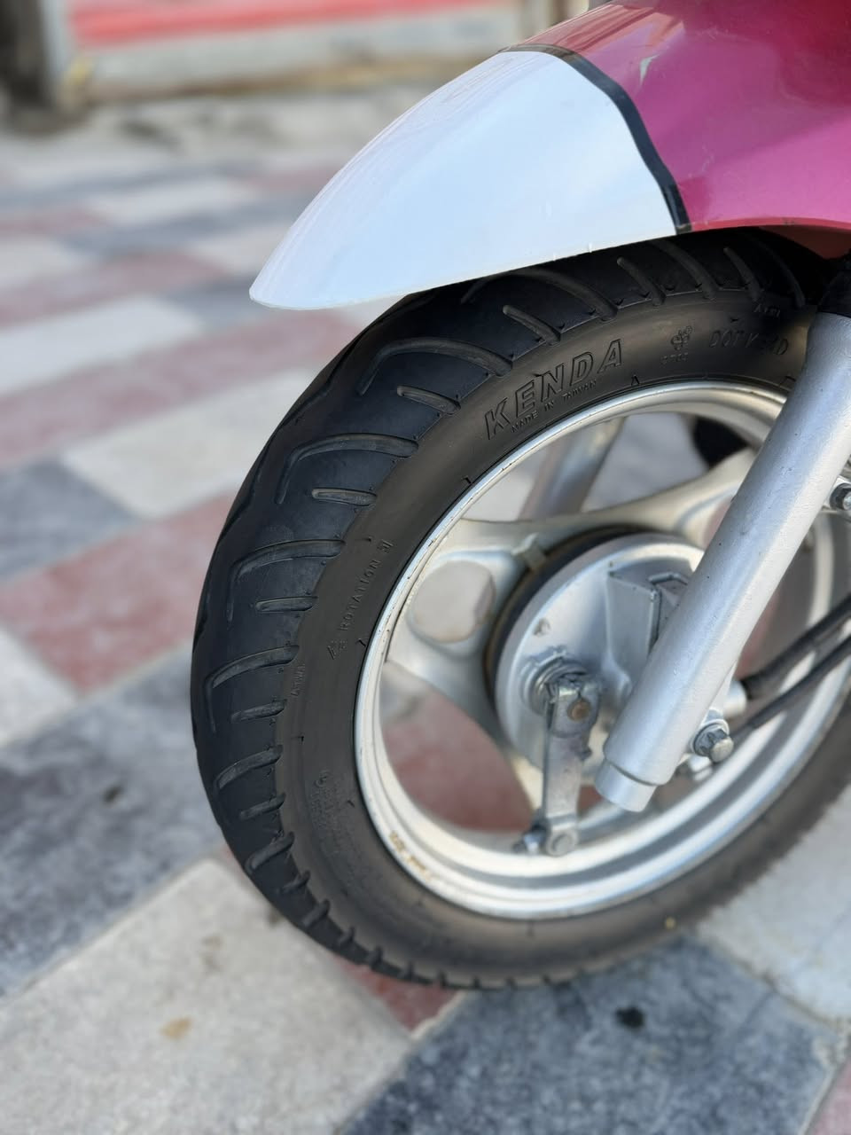 السلام عليكم دراجة فلة قبل فتره طالعه من معرض الزيتون جديده ومكفوله كفاله عامه وكلهة مختمه ختم واحد السعر مليون و٣٠٠ وبيهة مجال مكاني ناصرية مركز ***********
