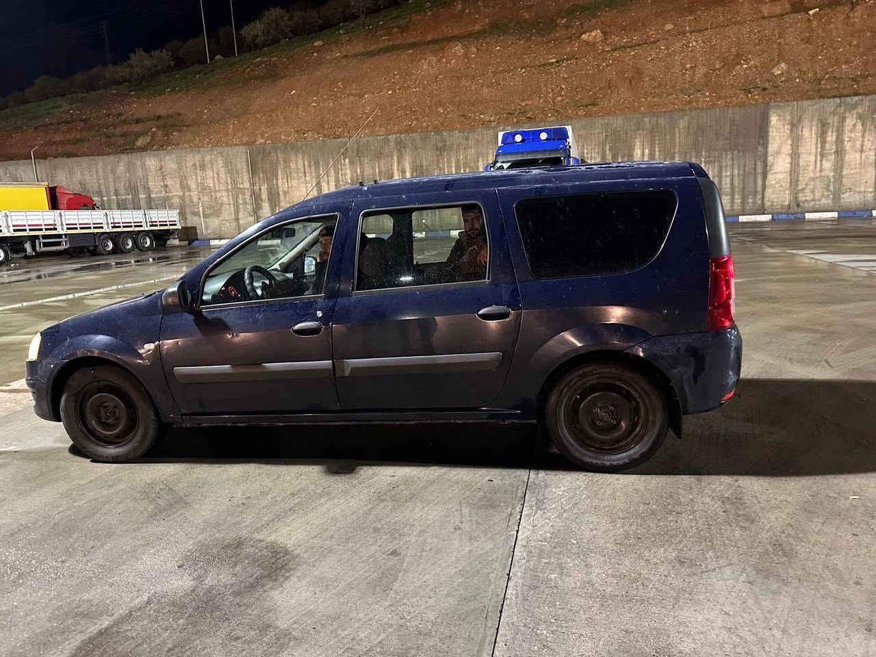 عندي رينو لوكان بيع موديل 2011  كفاله عام ولا سبغ و لا بارد حدادي جديد  كفاله  ره قم دهوك ره قم سنويه جديد اسمي تاني يوم تحويل  مكان زاخو ***********واستاب فايبر مفتوح سعر 70مجال
