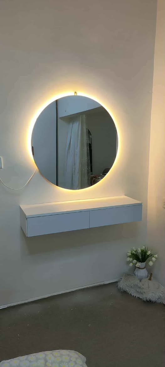 مێزی کونسوڵ بە ئاوێنەو گڵۆپی لیدەوە  
وە بە ئاوێنەی گەورەوە نرخی 65 هەزارە گەیاندن و هەڵواسین تەنها 5 هەزارە بۆ ناو شاری سلێمانی درێژی یەک مەترە 
*********** Singapore
