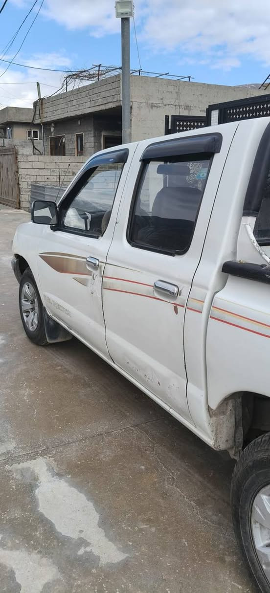 پیکاب نیسان مۆدێل 2000 مکینە کابریتە گێڕو مکینە و ئەکسل و توندو تۆڵی بەشەرت چوارتای لۆکی بۆ بەستراوە تەبرید و پاوەرە چوارجام کارەبایی ناوی لۆکە لێرداوی نیە...خوار هەموو بازاڕ بەتەتەحەداوە..شوێن قەزای چۆمان . سەنەوی کۆنەکانە
نرخی 45 محامەلە 
*********** رانية, السليمانية
