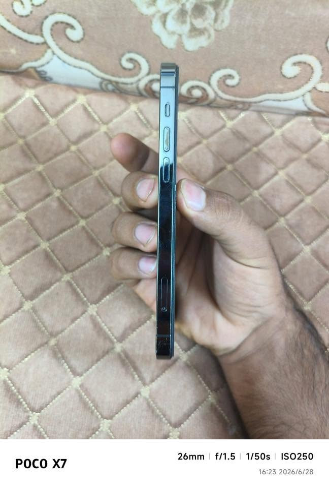 السلام عليكم ايفون 12برو الذاكره 128 البطاريه 76الجهاز مثل ما موضح بل صوره نضيف مبدل فقط شاشه والبصمه الوجه واكفه لستفسار ***********
