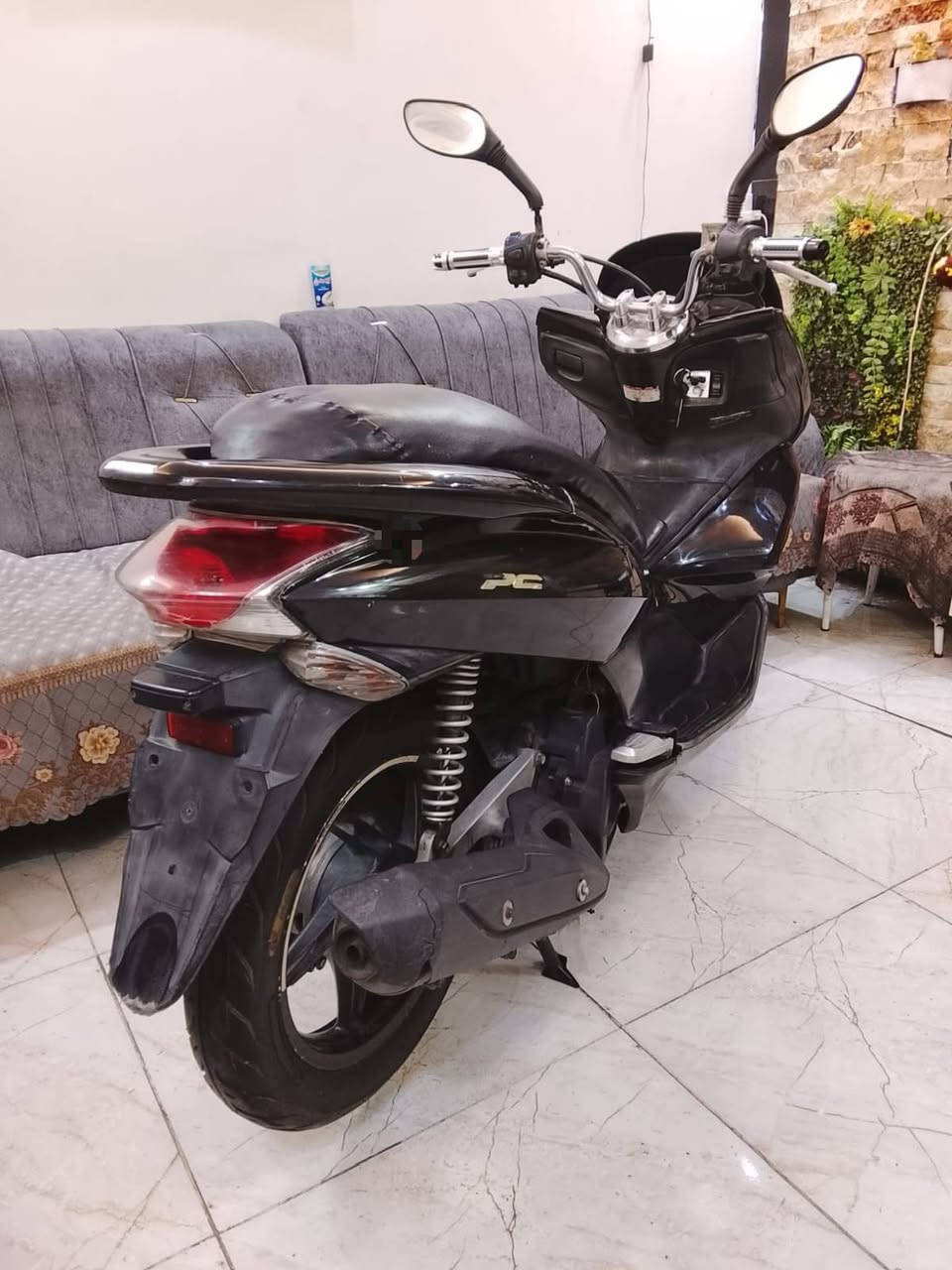 سلام عليكم PCX جيل الاول ياباني jf مكينه ناعمه حيل بلادي ممفتوح علفحص استاند حساس نكره سلف كل وقت شلعه معدل فول أوراق موجوده مكفولة من كل نقص 
السعر مليون او 250 مكاني بغداد الكرخ
 قرب مقهى البيروتي ***********
