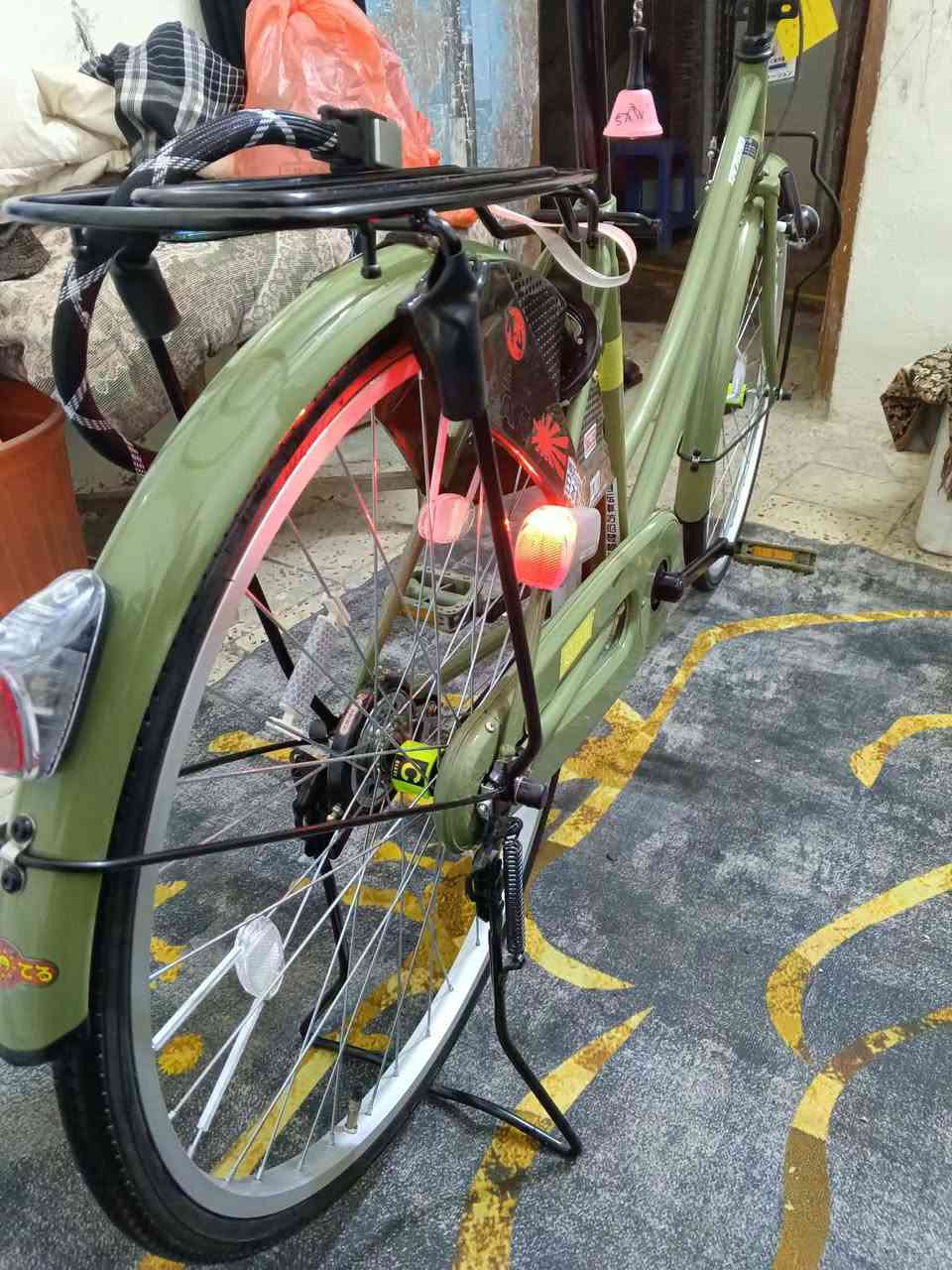 للبيع هسه على الخاص بايسكل جديد ونظيف نازل من الحاويه شهر الواحد يوم 15 موديل 26 بايسل وجديد شخط ما بيه على الفحص حجم 26 باجات كلها كامله وحتى لزقات الشركه بعدهن بيه بايسكل ما ماشي ابد الرقم ***********
