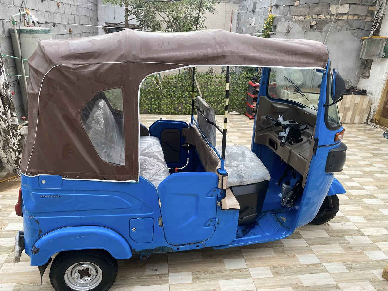 سلام عليكم تكتك موديل٢٢ شهر ١٢ سنوية ورقم انكليزي بأسمي لون ازرك بيهة ضربات بارد خفيفة
مكاني العمارة ابو رمانة للاستفسار 
***********
