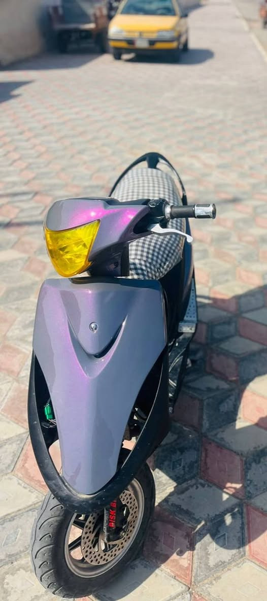 سلام عليكم شبابنه الاعزاء
دراجه ماكس للبيع دراجه مامفتوحه مكينتها بلادي بوشه49
بيها تزويد خفيف 
وياله الوزن ثقيل
قبق مروحه 
دواسات
عمبار
صالنصه FM 
موديل 2006
عوزها فقط جكمجه واشاير مايكلفن 30الف والجانيها يعرفهن شكد اسعارهن
المكان ميسان المشرح
الرقم ***********
السعر 650 قابل للتفاوض بشيء بسيط
