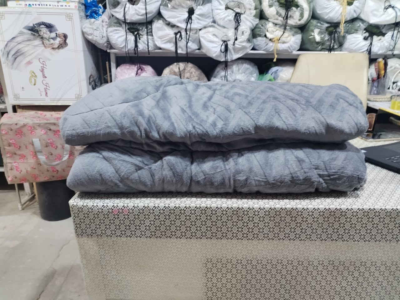 يتوفر لدينا في كرافتي ماكس 
لحاف نفرين وجهين فرو 
قياس 220 في 240
الوزن 5 كيلو
السعر 45 الف دينار 
توصيل 5 الاف لجميع المحافظات 
للتواصل واتساب ***********
بابل الاسكندرية شارع الخضر الفرع المؤدي إلى شارع الخضر الثاني عمارة المرحوم جبار سالم
