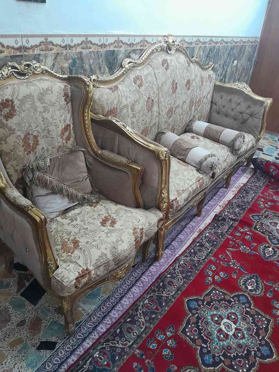 تخم ملكي ١٠ مقاعد مع طبله وسطيه مثل ما موضح بلصور والفديو. نظافه ٩٠ بل ١٠٠.  مكاني بغداد الغزاليه  للإستفسار خاص


**إذا كنت صاحب هذا الإعلان وتريد حذفه لأي سبب، رجاءا أرسل رسالة إلى الدعم الفني**